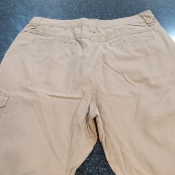 Mens khaki shorts - Picture 2 of 3
